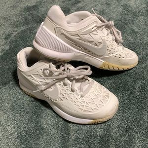 Nike zoom cage dragon tennis court shoes womens 7